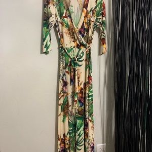 Boutique brand 3/4 sleeve, v-neck maxi dress.